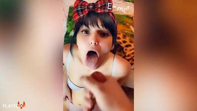 ہائی اسکول کی لڑکی کو اپنا پہلا سہ ہم جماعت سے منہ میں ملتا ہے۔